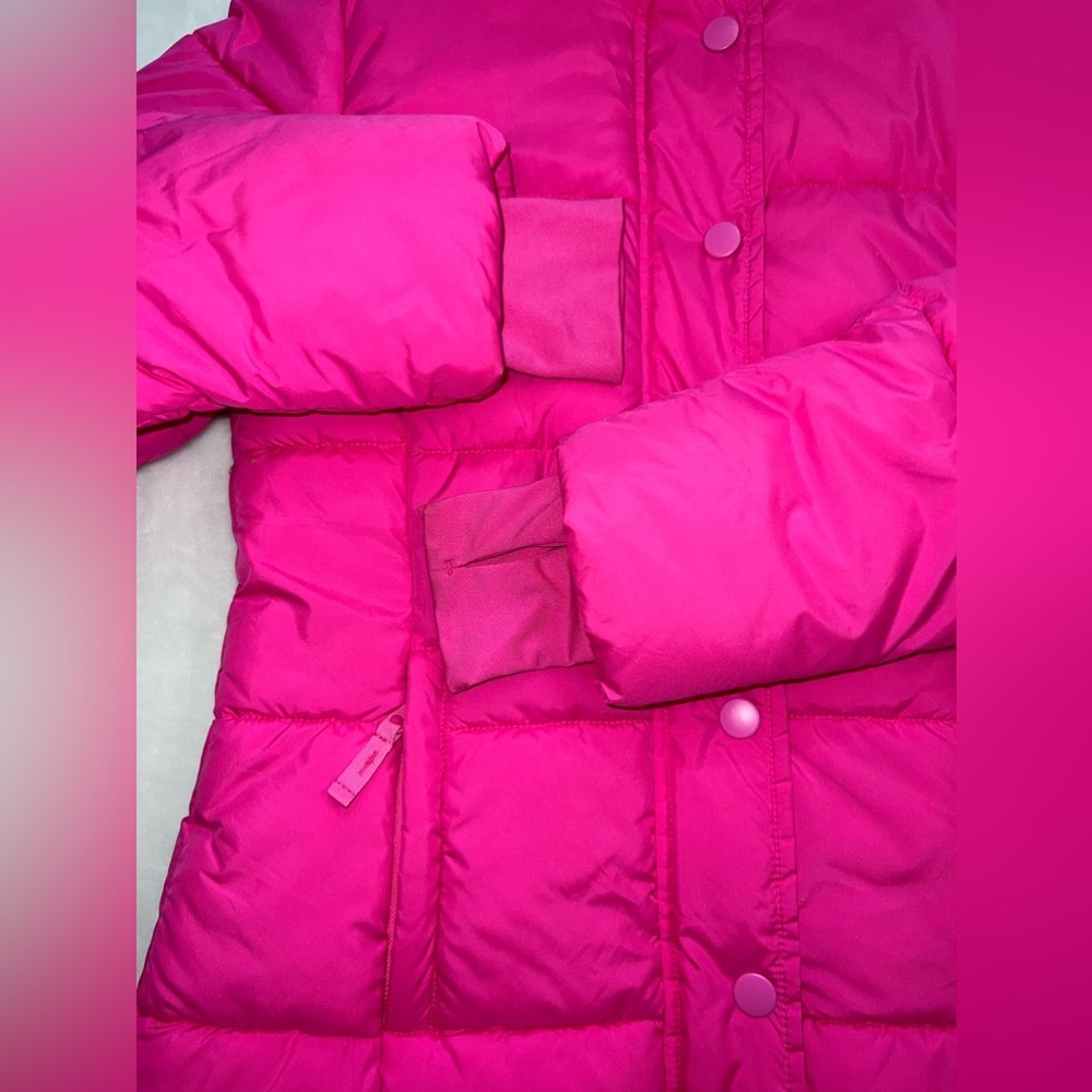 Amazon Essentials Women's Heavyweight Long-Sleeve Hooded Puffer Coat - Picture 3 of 12